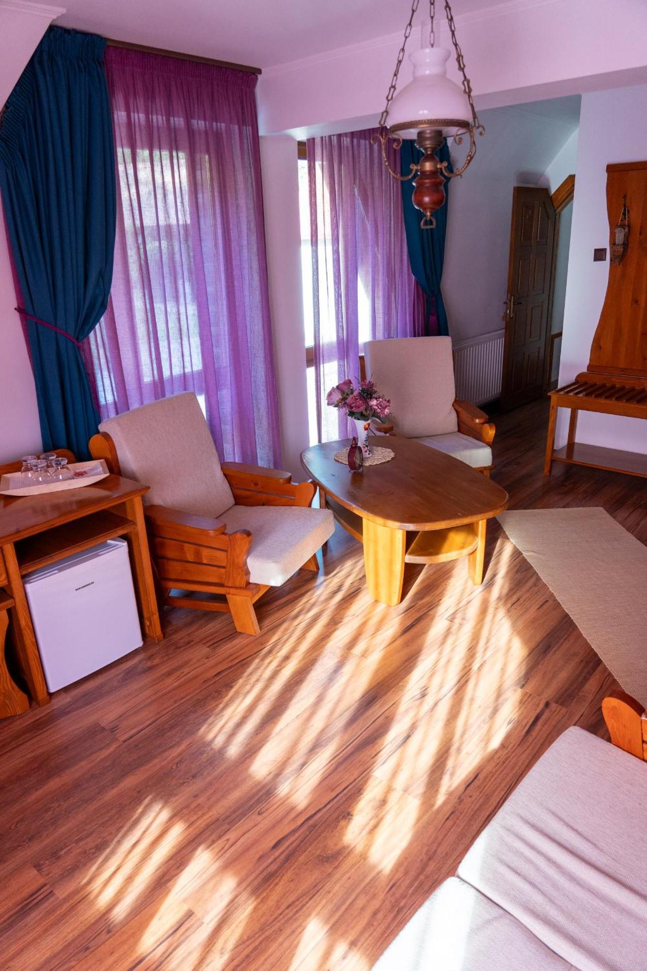 5.Evszak Hotel Sfantu Gheorghe  ภายนอก รูปภาพ