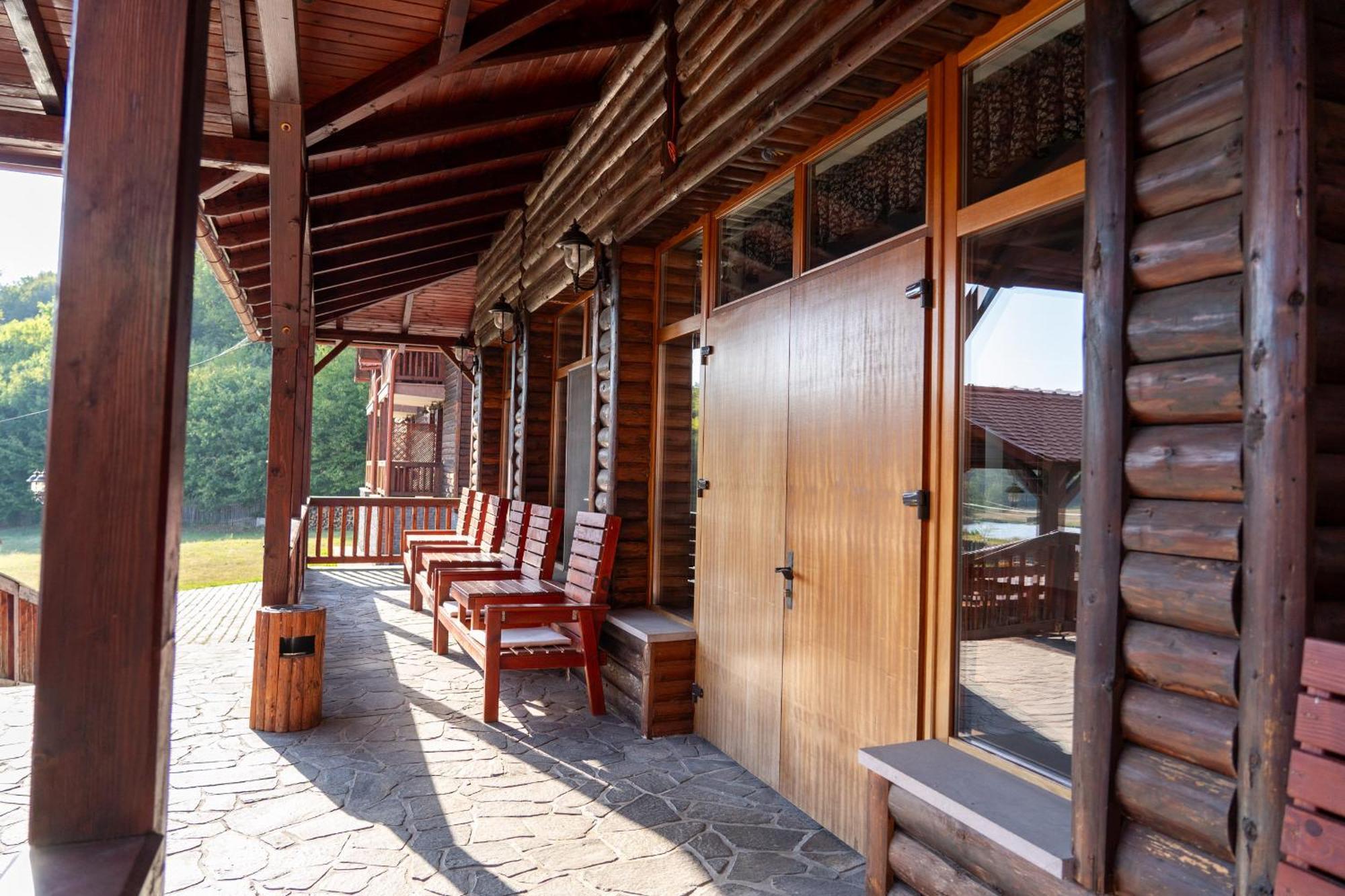 5.Evszak Hotel Sfantu Gheorghe  ภายนอก รูปภาพ