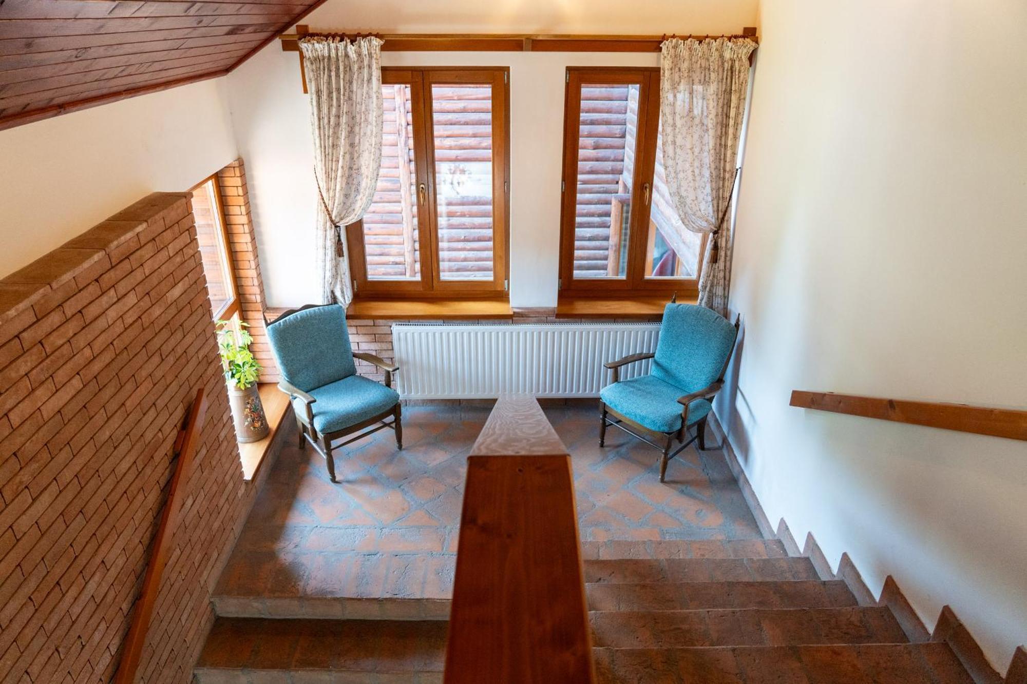5.Evszak Hotel Sfantu Gheorghe  ภายนอก รูปภาพ