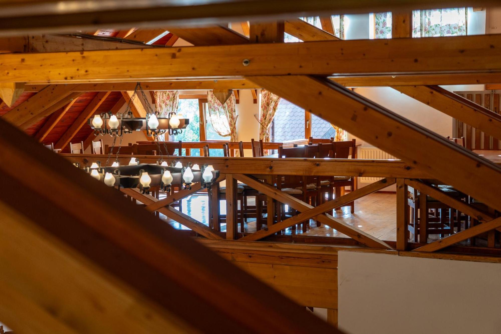 5.Evszak Hotel Sfantu Gheorghe  ภายนอก รูปภาพ