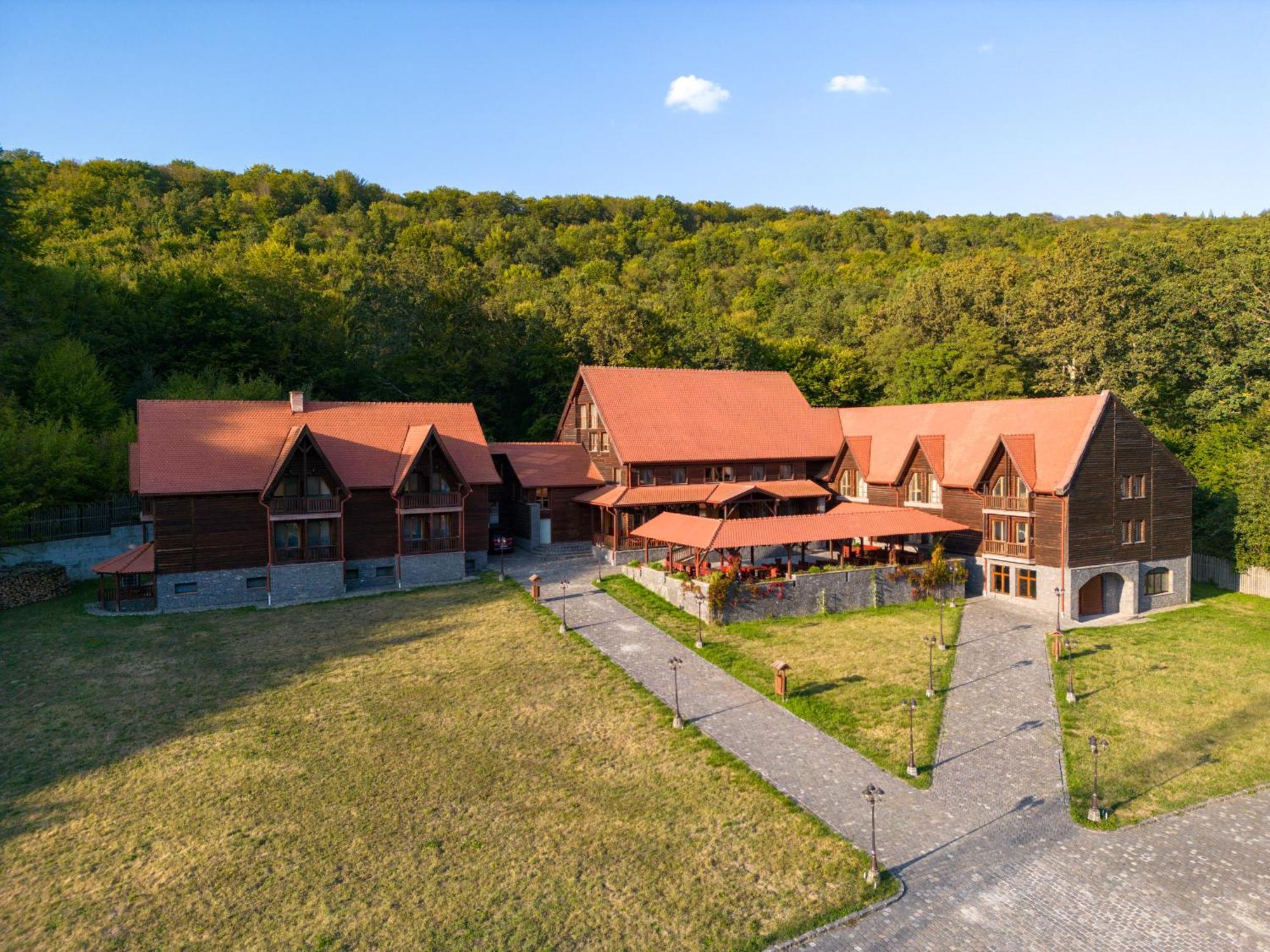 5.Evszak Hotel Sfantu Gheorghe  ภายนอก รูปภาพ