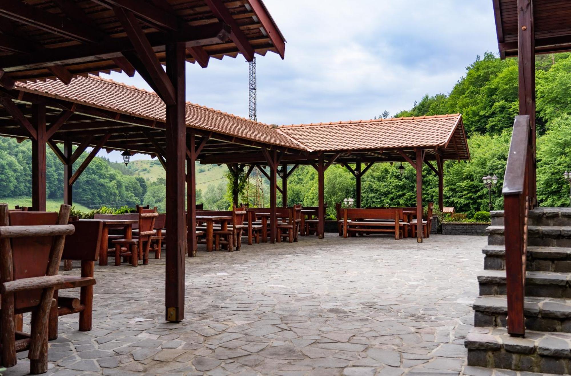 5.Evszak Hotel Sfantu Gheorghe  ภายนอก รูปภาพ