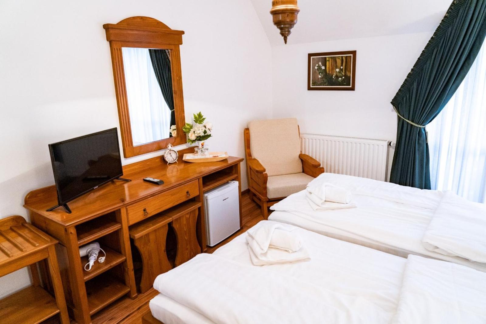 5.Evszak Hotel Sfantu Gheorghe  ภายนอก รูปภาพ