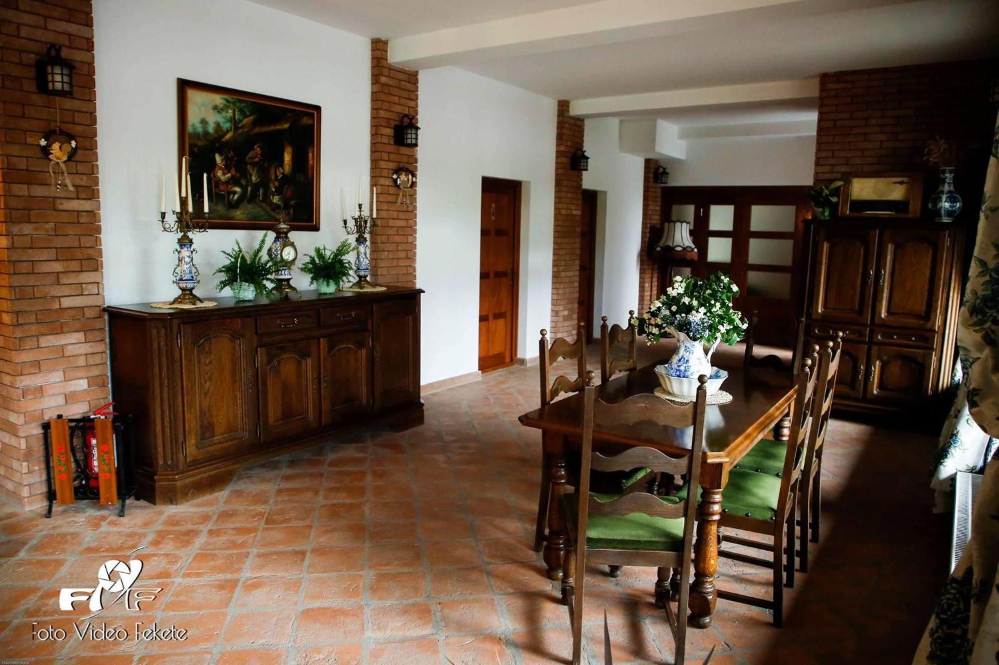 5.Evszak Hotel Sfantu Gheorghe  ภายนอก รูปภาพ